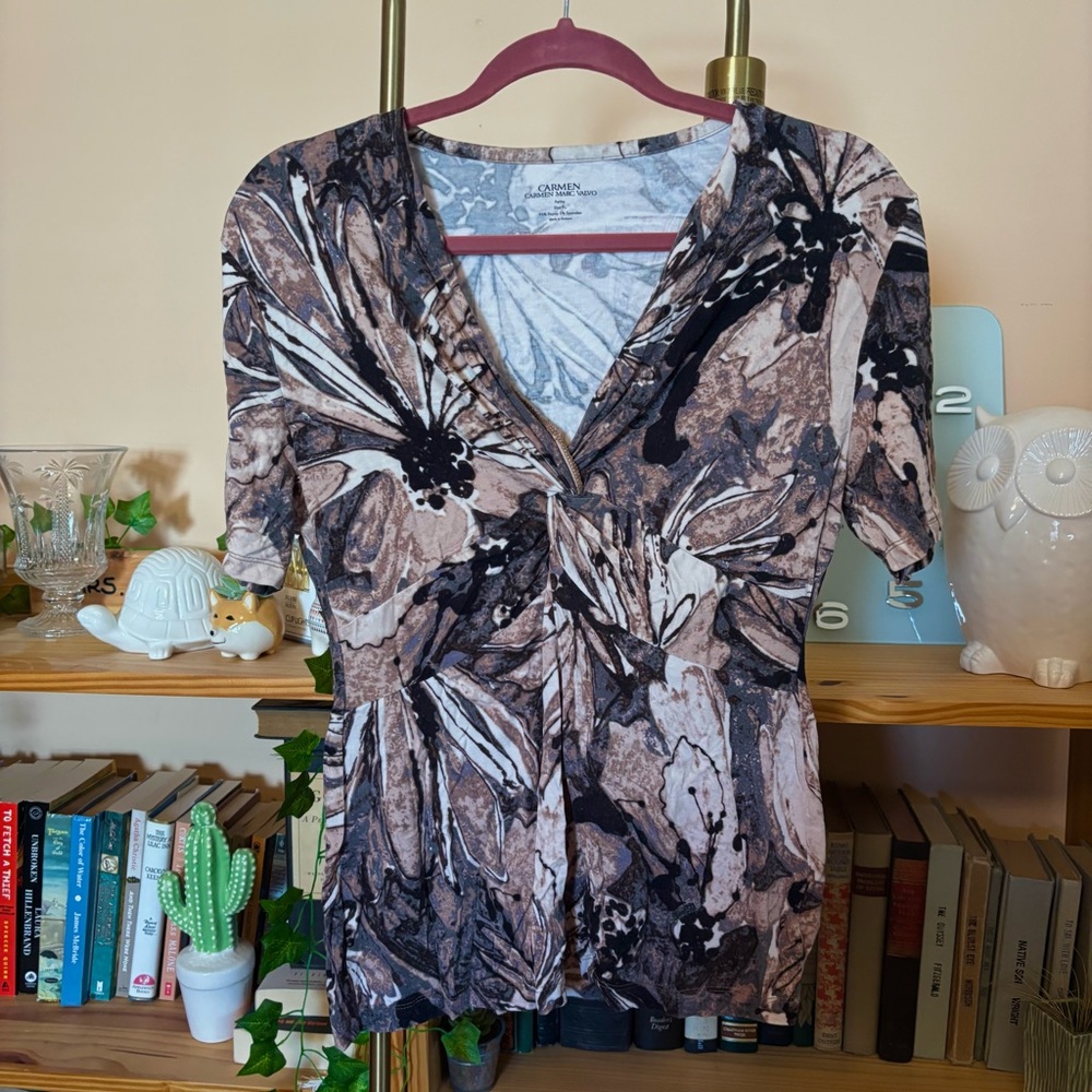 Carmen Marc Valvo Abstract Floral Blouse with Twist